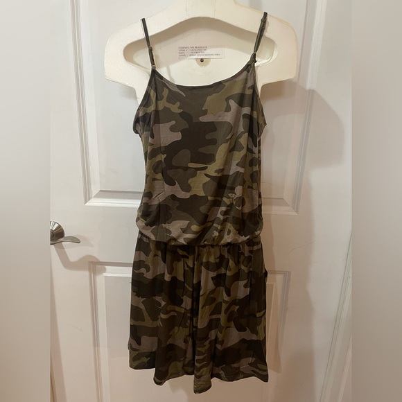Spaghetti strap Camo print romper - Picture 2 of 4